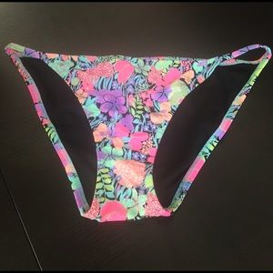 NWOT Floral/Jungle VS Bikini Bottom