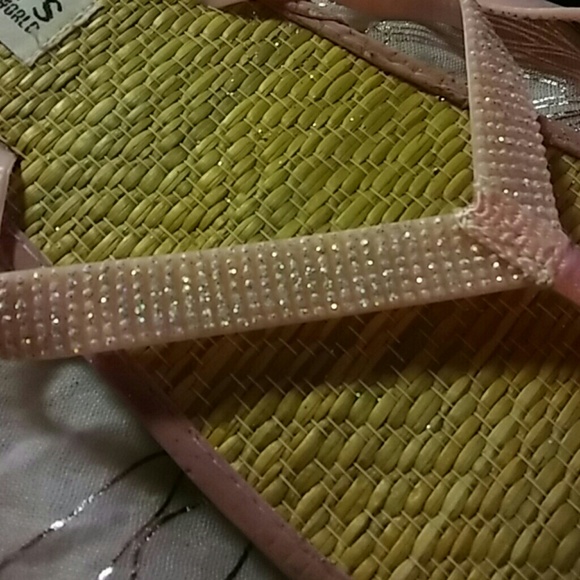 🆕Bamboo looking flip flops - Picture 3 of 4