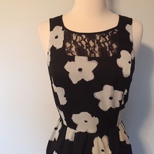 Kensie Black and white floral dress
