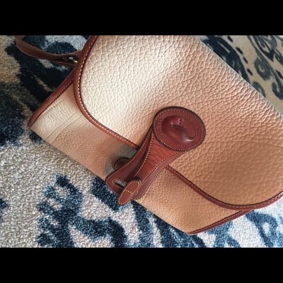 SALE 🎉Dooney&Bourke Vintage Leather Purse! - Picture 3 of 4