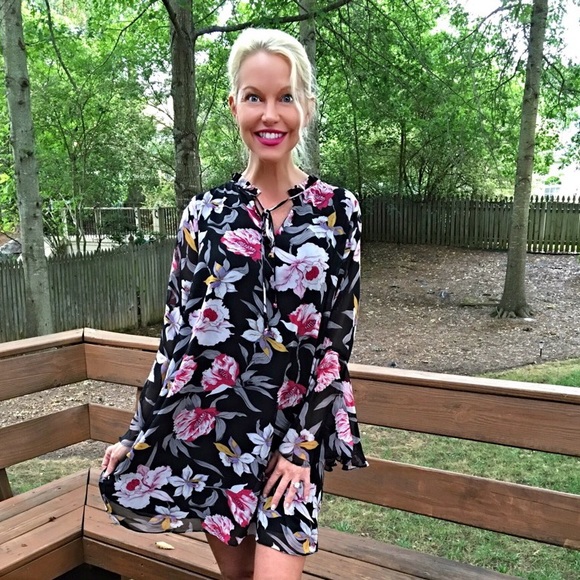 Black floral bell sleeve shift dress-DELETING - Picture 3 of 4