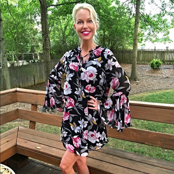 Black floral bell sleeve shift dress-DELETING - Picture 2 of 4