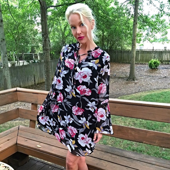 Black floral bell sleeve shift dress-DELETING - Picture 4 of 4