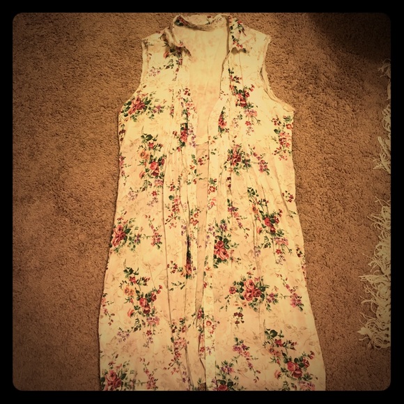 Floral Sleeveless Button-Up - Picture 1 of 2