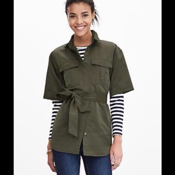 🎉🎉Banana Republic Belted Military Blouse