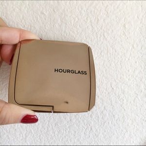 Hourglass amblent Lighting bronzer