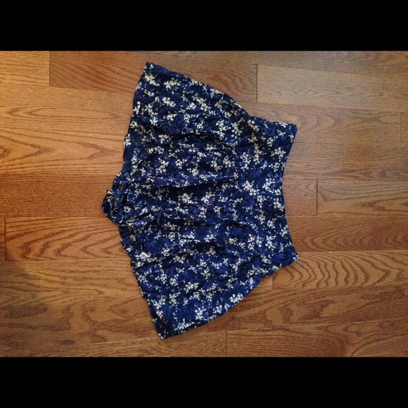 Xhilaration blue floral flowy shorts size M - Picture 1 of 1