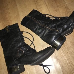 Classic lace up Steven Madden combat boots