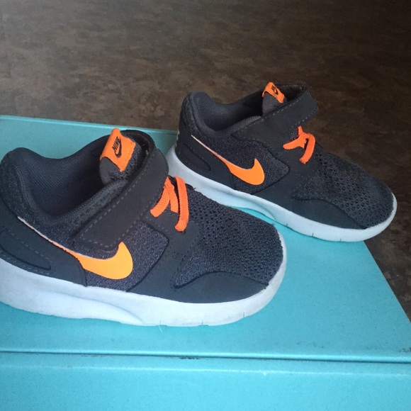 Nike Roshe one size 7c