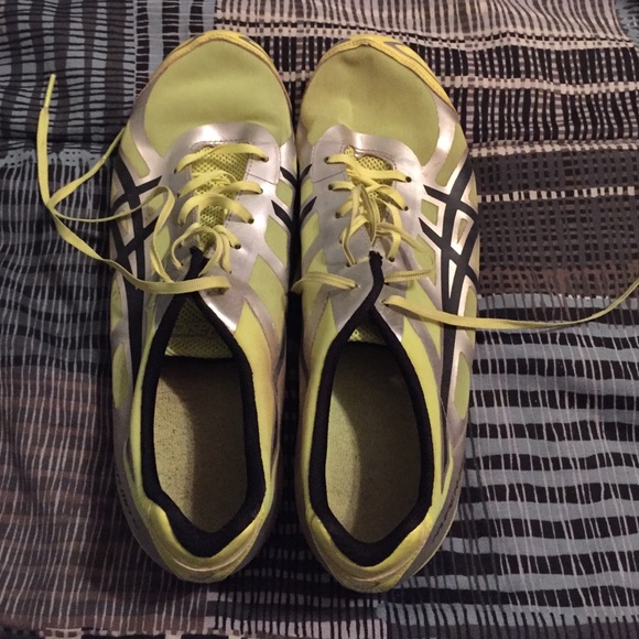 Men's track shoes