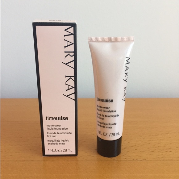 TimeWise Matte-Wear Liquid Foundation