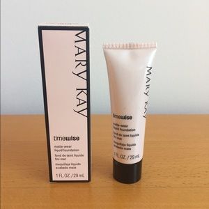 TimeWise Matte-Wear Liquid Foundation