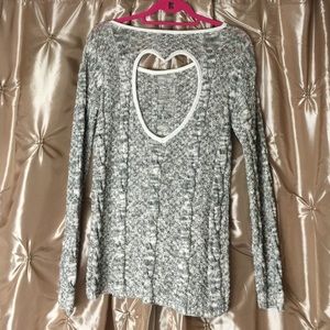 Comfy sweater! Heart keyhole in the back!👚