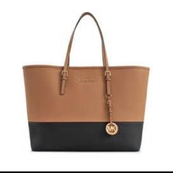 👜Saturday Sale Michael Kors Two Toned Jet Set👜