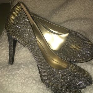 Shimmery Gold/Silver Heels (Fioni Night)