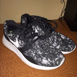 New! Nike Kaishi Print sneaker shoe size 8.5