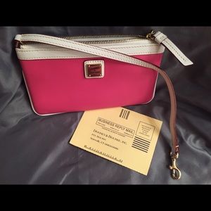 (SOLD) Dooney & Bourke Leather Wristlet