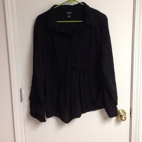 Black half button top from torrid size 2!