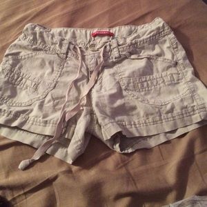 Cute khaki shorts! 💕