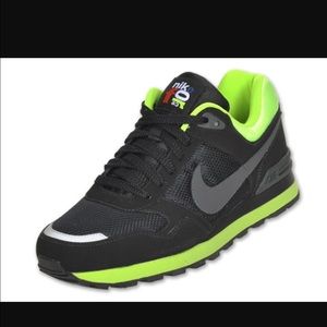 NIKE MS70 RUNNING SHOE