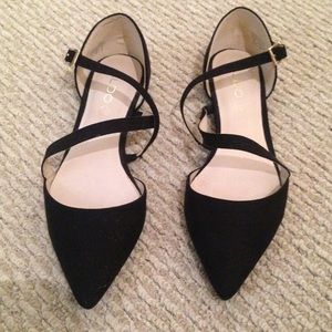 Brand nwt pair of black pointed toe flats size 7.5
