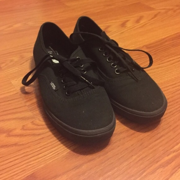 Black Vans Lo Pro
