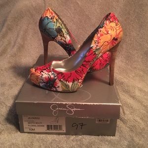 Beautiful Jessica Simpson Floral pumps