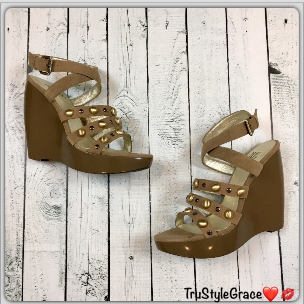 BNIB ☀️ Pelle Moda Studded Platform Sandals