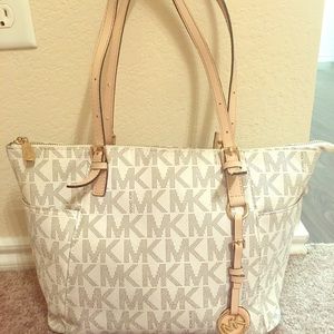 Micheal Kors Purse