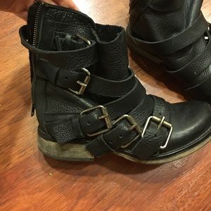 Steve Madden boots!!