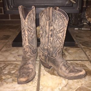 Distressed Caborca leather cowboy boots!