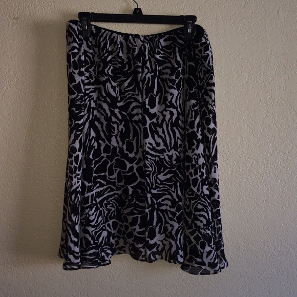 Skirt. - Picture 1 of 2