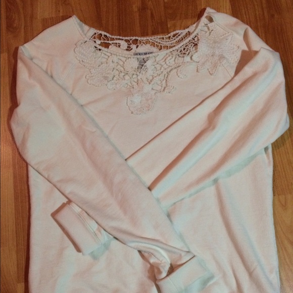 Creme mediumweight sweatshirt,Lattice neck.$$Drop!