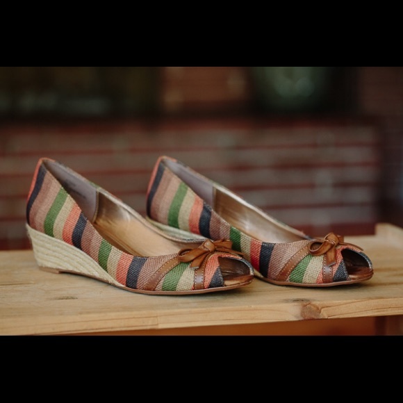 Kelly & Katie striped low wedges