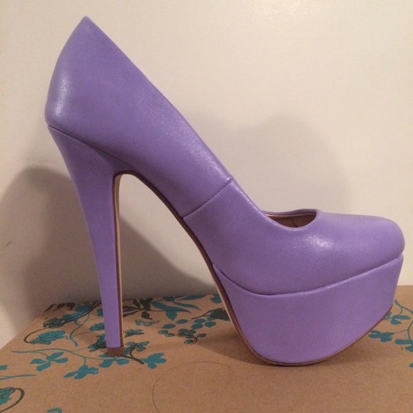 Lavender vegan leather platform pumps