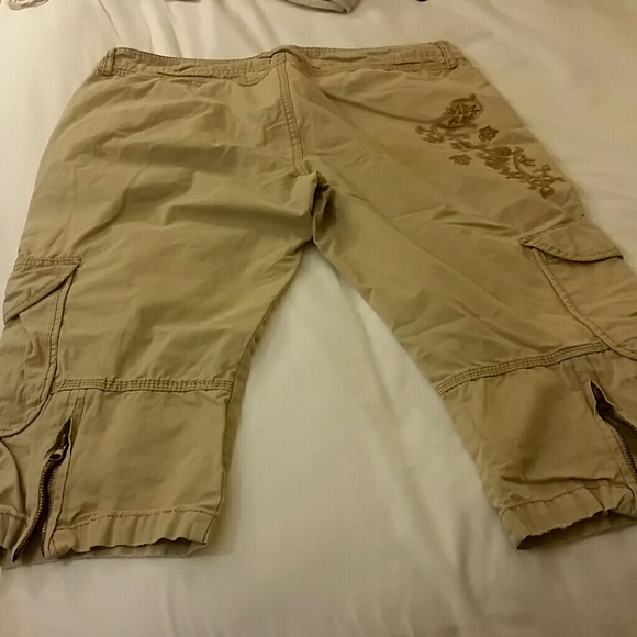Tan capris - Picture 4 of 4