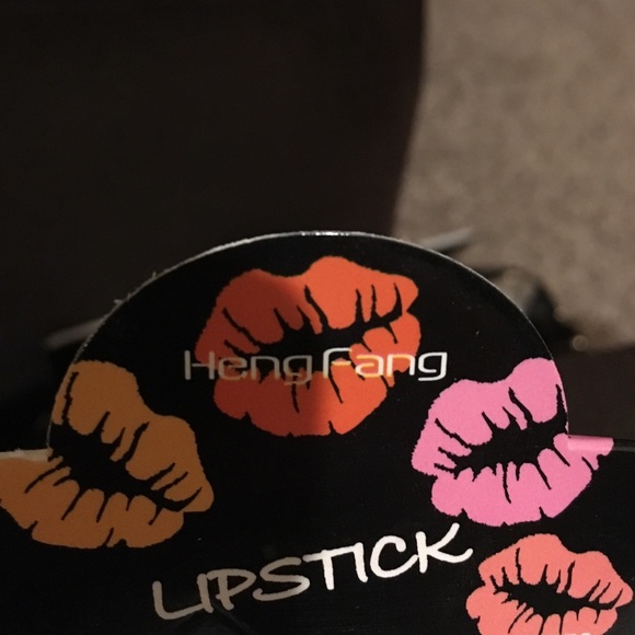 Lipsticks - selling as lot of 6 variety colors - Picture 3 of 4