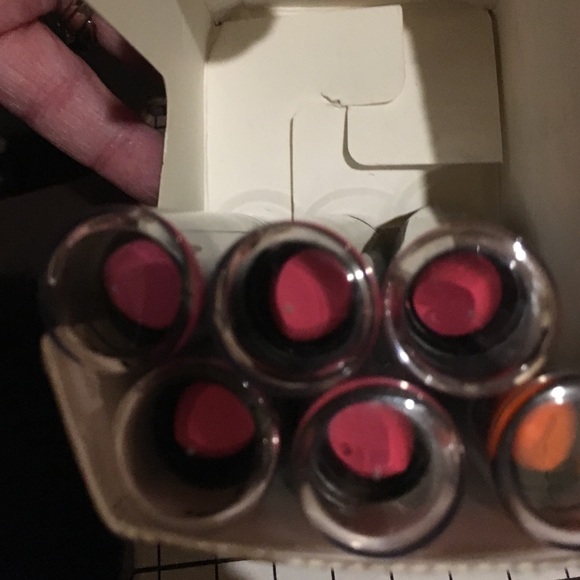 Lipsticks - selling as lot of 6 variety colors - Picture 4 of 4