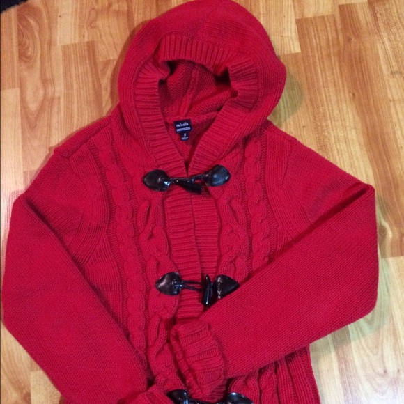 Hooded cable knit buckle sweater