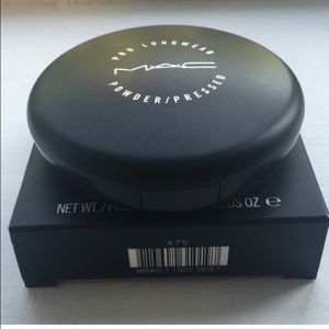 Mac Pro long wear pressed powder in Medium