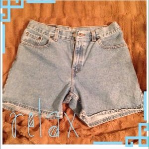 Levi's Light Denim Shorts - Size 10
