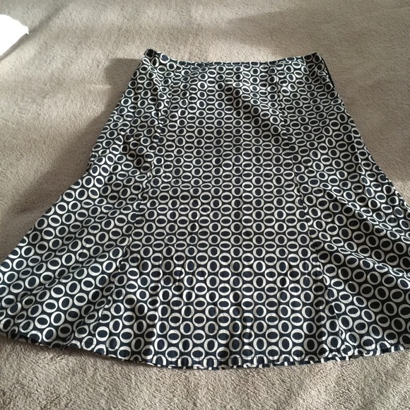 Gap skirt with "0" print