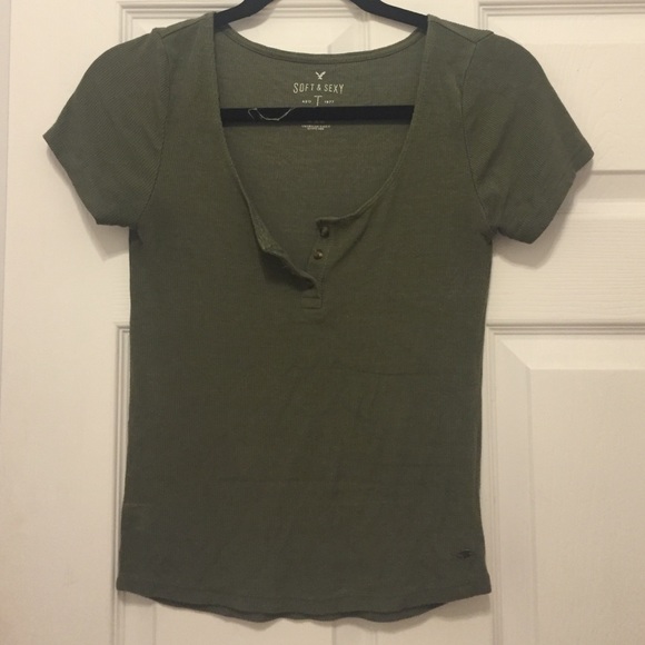 "Soft and sexy" American Eagle top