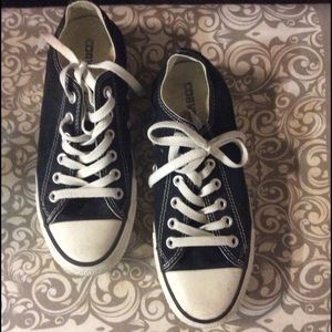 Black Converse!