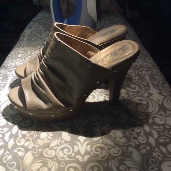 Women heels!! size 8 - Picture 4 of 4