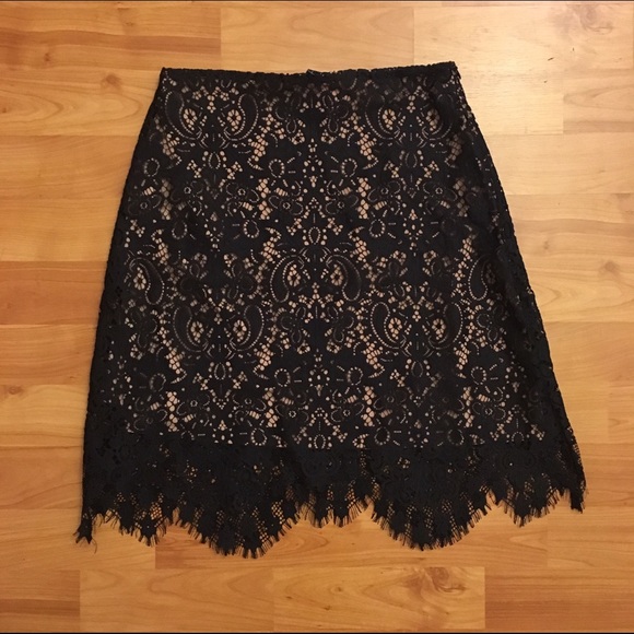 ✨Vika Mini Skirt✨