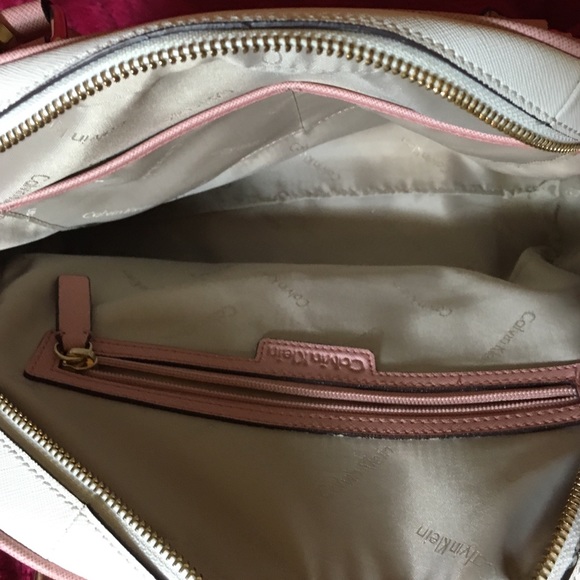 ✨MARK DOWN✨Calvin Klein Leather Crossbody👍 - Picture 3 of 4