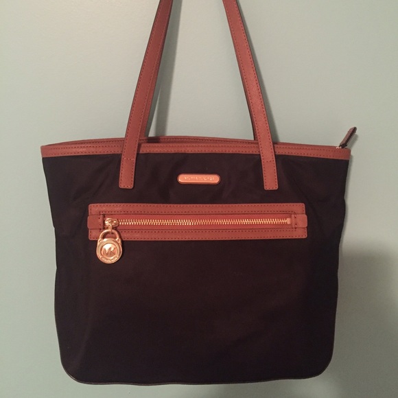Michael Kors Small Kempton Tote in Black