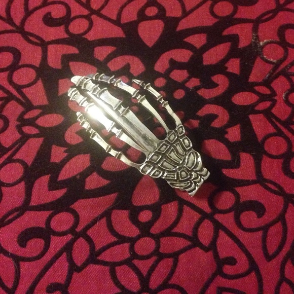 Skeleton hand hair clip