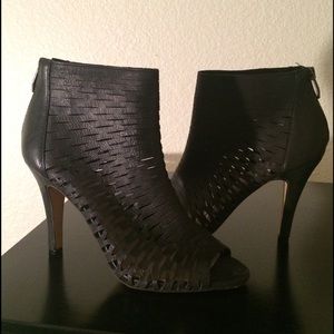 🎉SALE🎉 Vince Camuto Bootie Heels (Size 8)